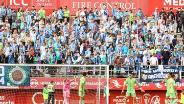 Aficionados del Málaga en el Nuevo Mirador de Algeciras.