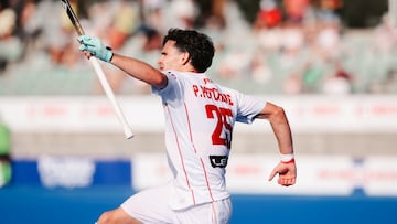 El jugador de hockey hierba español Pau Petchame celebra su gol durante el partido entre las selecciones masculinas de Australia y España en la FIH Pro League.
