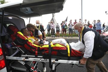 El corredor de Bahrein-McLaren,  Rafael Valls, se trasladado en camilla tras un accidente.