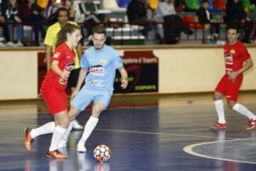 Los tres hermanos Ñíguez organizaron este sábado un partido benéfico en el pabellón Esperanza Lag a favor de la Asociación de Esclerosis Múltiple de Elche.