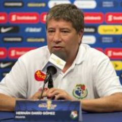 Bolillo Gómez molesto por el juego contra México