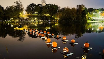 La noche de este 26 de octubre, el Harlem Meer del Central Park se iluminará con una flotilla de calabazas. Conoce el horario y cómo participar.