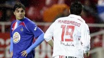 Manolo Jiménez quitó al delantero internacional en el minuto 34 de partido para dar entrada a Romaric. A partir del cambio, muy criticado en el Pizjuán, el Sevilla contrarrestó el dominio del Getafe y Luis Fabiano validó, antes de retirarse lesionado, la arriesgada decisión de Jiménez con el primer gol de la eliminatoria. Mario, en propia meta, completó el infortunio azulón. Sí va ser talismán el sombrero de Del Nido.