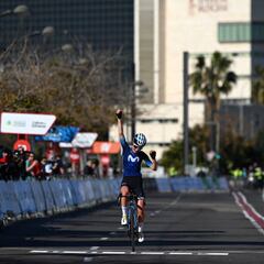 Exhibición del Movistar y triunfo de la neerlandesa Mackaij en Valencia