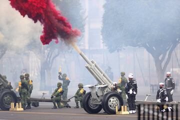 Desfile por la Independencia rinde homenaje a héroes de la salud