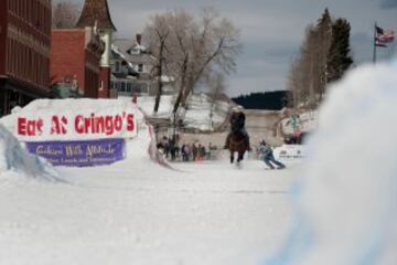 Este fin de semana se ha desarrollado en la calles de Leadville, Colorado; la 68 edición de la carrera anual de Skijoring 