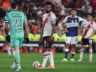 River Plate's Colombian forward #09 Miguel Borja gestures before a penalty kick in front of Gimnasia's goalkeeper #23 Nelson Insfran during the Argentine Professional Football League 2025 Clausura Tournament match between River Plate and Gimnasia at the Mas Monumental Stadium in Buenos Aires on November 2, 2025. (Photo by ALEJANDRO PAGNI / AFP)