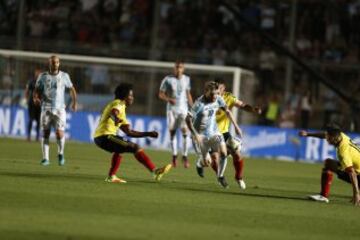 La Selección Argentina venció 3-0 a Colombia en San Juan, resultado que deja a la tricolor sexta en la tabla con 18 puntos.