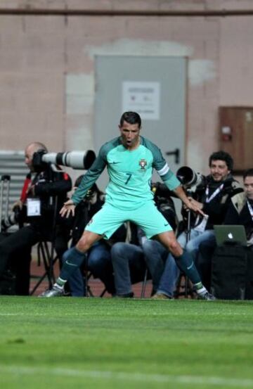 El jugador portugués Cristiano Ronaldo celebrando el gol que acaba de anotar durante un partido amistoso entre Portugal y Bélgica