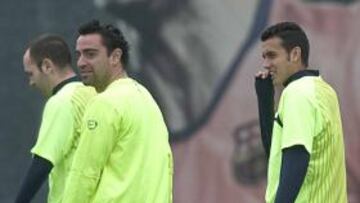 Xavi, en el entrenamiento de hoy junto a Pedro e Iniesta.