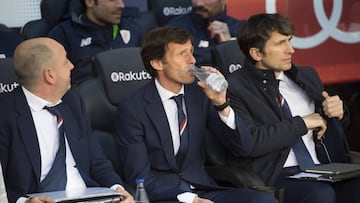Ziganda con su cuerpo técnico en el Camp Nou.
