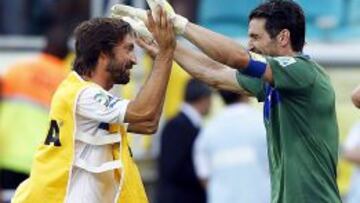 Andrea Pirlo y Gianluigi Buffon, centrocampista y portero de la selección italiana.