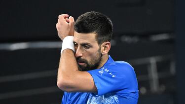 Brisbane (Australia), 03/01/2025.- Novak Djokovic of Serbia gestures during his quarter-finals match against Reilly Opelka of USA at the Brisbane International tennis tournament in Brisbane, Australia, 03 January 2025. (Tenis) EFE/EPA/DARREN ENGLAND AUSTRALIA AND NEW ZEALAND OUT