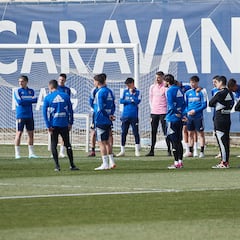 Fran Escribá se encierra una hora y media con su plantilla