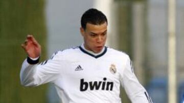 Ra&uacute;l de Tom&aacute;s, durante un partido con las categor&iacute;as inferiores del Real Madrid, autor del gol de los blancos hoy ante el Levante.