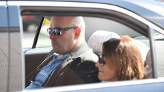 Philippe Bianchi junto a su mujer Christine camino del hospital.