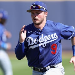 Will Dodgers’ Gavin Lux be available to play against the Marlins tonight?
