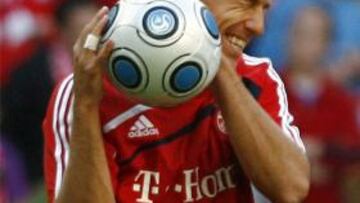 Valdano: "El padre de Robben nos pidió que aceptáramos ofertas"