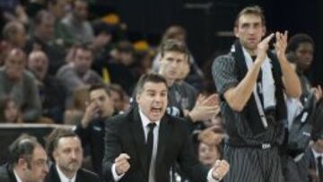 Rafa Pueyo y el Bilbao en un partido.