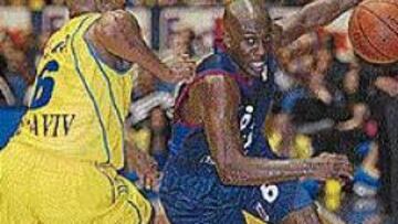 <b>NUEVE ASISTENCIAS.</B> Bennett repartió juego, pero no acertó en el tiro.