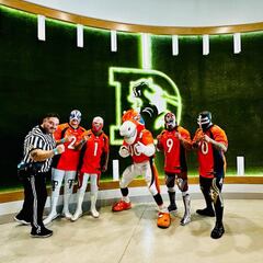Luchadores del CMLL estuvieron en el estadio de los Broncos de Denver