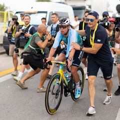 Cavendish salva el fuera de control tras un día agónico