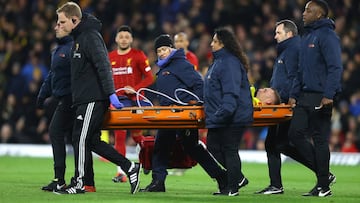 WATFORD, ENGLAND - FEBRUARY 29: Gerard Deulofeu of Watford leaves the pitch with an injury during the Premier League match between Watford FC and Liverpool FC at Vicarage Road on February 29, 2020 in Watford, United Kingdom. (Photo by Julian Finney/Getty 