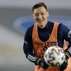 Mesut Ozil le deseó suerte a los Rayos de Necaxa en su duelo de repechaje