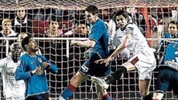 <b>VITALES. </b>Los goles de Maxi y Agüero le dan tres puntos de oro al Atlético en su pelea por jugar la Liga de Campeones la próxima temporada.