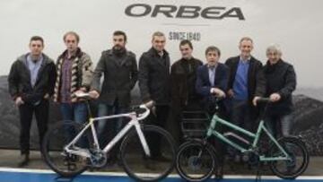 Leyendas de la bicicleta en el 175 aniversario de la firma Orbea. 