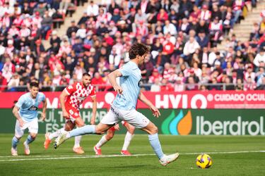 El veterano lateral sigue siendo importante en Balaídos. En el último partido anotó de penalti.