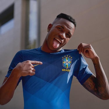 El delantero del Real Madrid no deja de sorprender a sus millones de seguidores con sus cambios de peinado. Esta vez se ha viralizado en redes su nuevo 'look'  que está luciendo en el Mundial de Clubes 2025, el cual ha provocado numerosos comentarios.