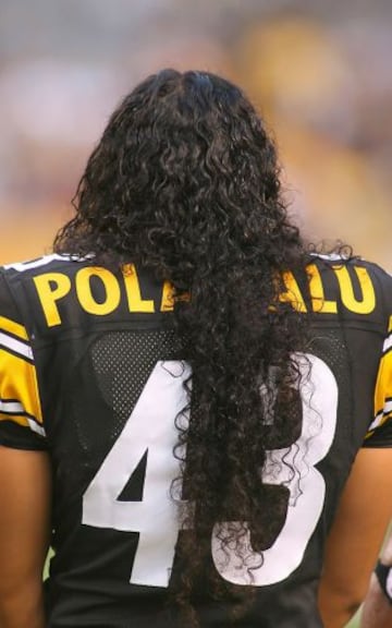 En 2009, y por primera vez, dos jugadores compartían portada. Los elegidos fueron Troy Polamalu y Larry Fitzgerald. El safety de los Steelers sufrió la maldición en sus carnes y se lesionó en el primer partido de la temporada, perdiendose los siguiente cuatro. Después de volver y jugar tres partidos, volvió a lesionarse. En total, los Steelers acabaron quedandose fuera de playoffs con un récord de 9-7 (recordemos que venían de ganar, precisamente a los Cardinals, la Super Bowl XLIII).