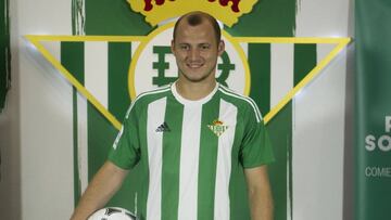 Zozulya el d&iacute;a de su presentaci&oacute;n con el Betis. 