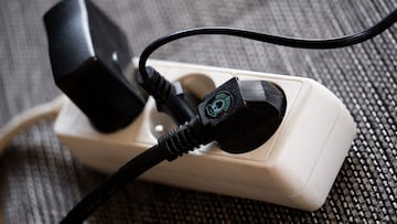 Los 7 dispositivos que debes desenchufar cuando no utilices para no tener un susto en la factura de la luz