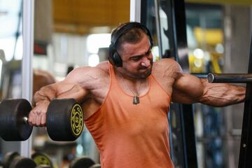 El jordano Mohammad Nsour, renunci¨® a la carrera de medicina para perseguir su sue?o de convertirse en un fisicoculturista estrella. A los 26 a?os, est¨¢ un paso m¨¢s cerca, ya que se clasific¨® para Mr Olympia, un prestigioso concurso internacional en Las Vegas, Nevada, donde se enfrentar¨¢ a los nombres y m¨²sculos m¨¢s importantes del deporte.