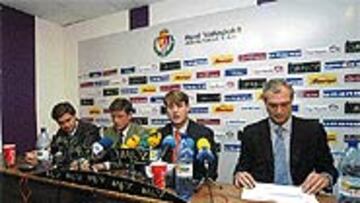<B>SPONSOR EVENTUAL</B>. El presidente del Valladolid Carlos Suárez presentaron ayer la nueva formula de sponsorizacion.