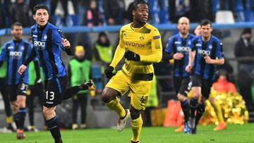 Michy Batshuayi, del Borussia Dortmund en el Mapei Stadium ante el Atalanta.