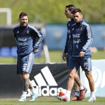 Lionel Messi, Lautaro Acosta y Di María
