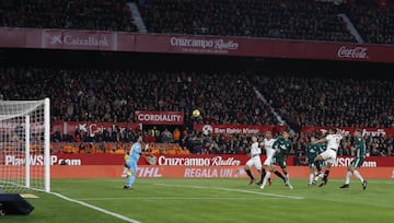 Ben Yedder empató el partido. 1-1.