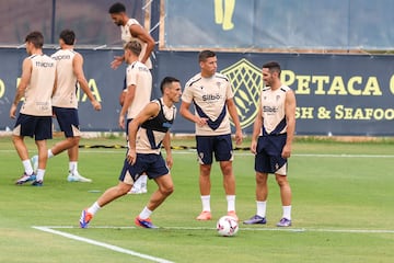 Fede San Emeterio junto a Rubén Alcaraz y Joseba Zaldua en un entrenamiento en la Ciudad Deportiva.