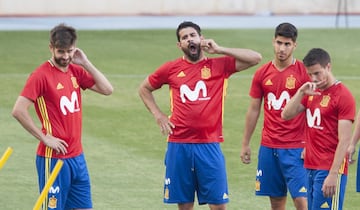 Gerard Piqué, Diego Costa, Marco Asensio y Azpilicueta.