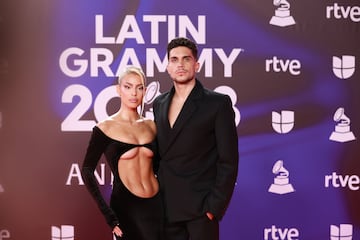 Jessica Goicoechea and Marc Bartra posa durante el photocall previo a la gala de entrega de los Latin Grammy 2023.