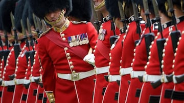 The Royal Guard uniform was not designed for aesthetics, but for a practical function then, since they were devised as a battle instrument during the 19th century.