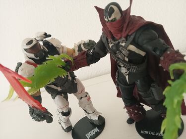 Doom x Mortal Kombat: Doom Slayer y Spawn se enfrentan en dos salvajes figuras de acción McFarlane