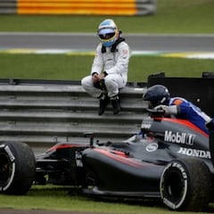 Las rajadas sobre el motor Honda, una mancha muy extensa