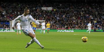 3-0. Cristiano Ronaldo dio el pase a Isco para que anotase el tercer gol.