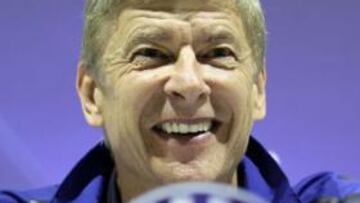 Wenger: "Lo de traer a Van Persie no es un truco"