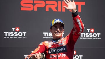 Marc Márquez celebra la victoria en la esprint del GP de España, en Jerez.