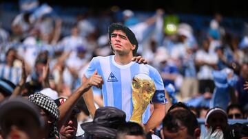 Maradona, siempre presente entre la afición argentina